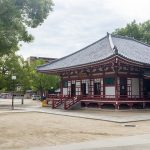Bangunan Kuil Shitennoji yang asri