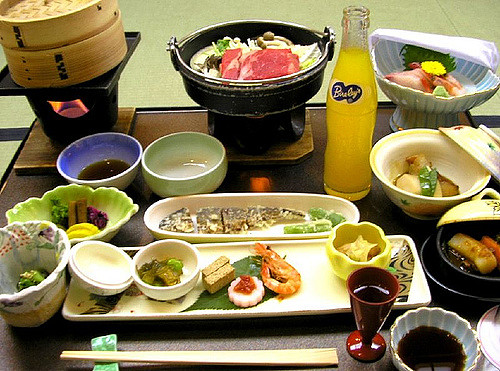 Contoh menu makan malam di ryokan Jepang