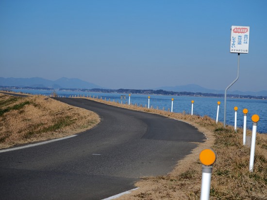 Jalur bersepeda di sepanjang Danau Kasumigaura