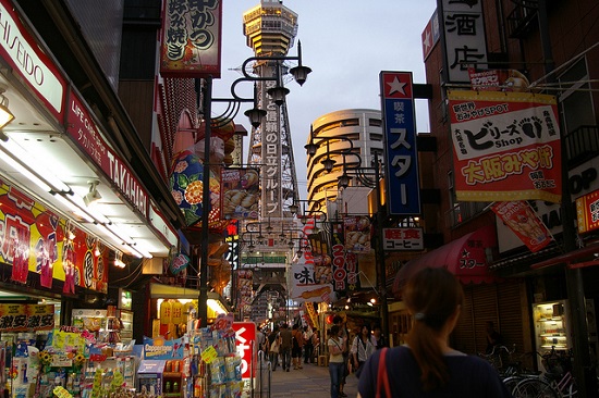 Kawasan Shinsekai Osaka dan Menara Tsutenkaku