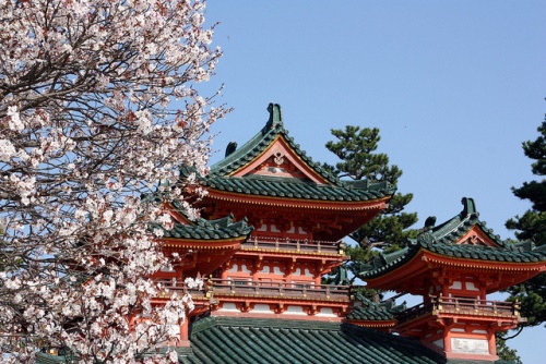 Kuil Heian Jingu di musim semi