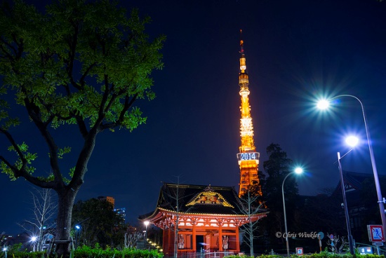 Kuil Zojoji dan Tokyo Tower di malam hari