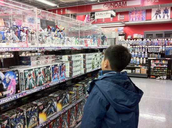 Liburan di Odaiba: Ke Gundam Store