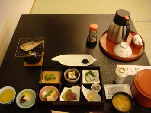 Makanan di penginapan tradisional Jepang