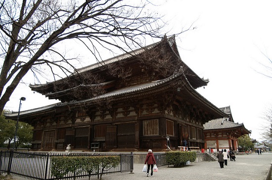 Megahnya bangunan Kuil Toji di Kyoto