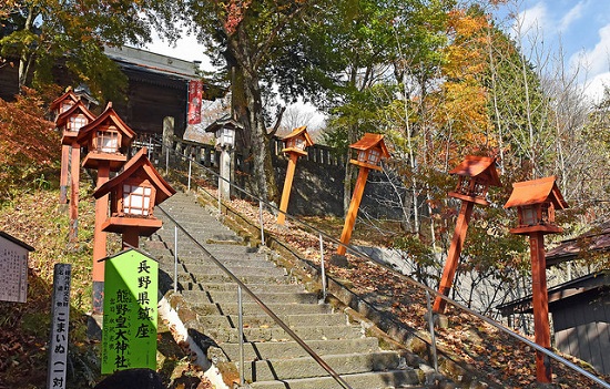 Mengunjungi Kuil Kumano Kotai Jinja saat menuju Usui Pass