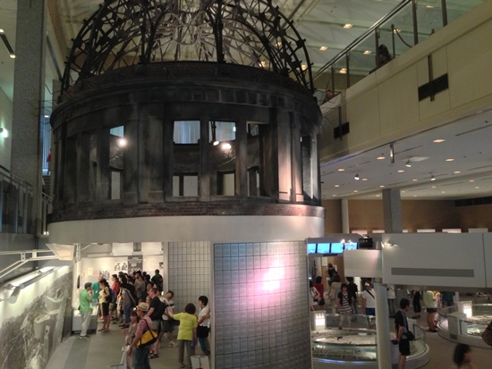 Miniatur replika Dome di Museum Perdamaian Hiroshima