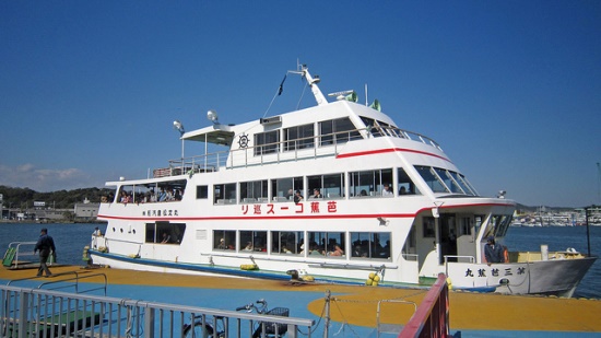Naik kapal mengelilingi Matsushima Sendai
