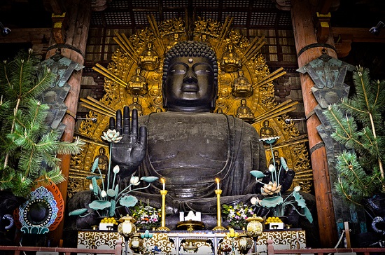 Patung Buddha Daibutsu di Kuil Todaiji Nara