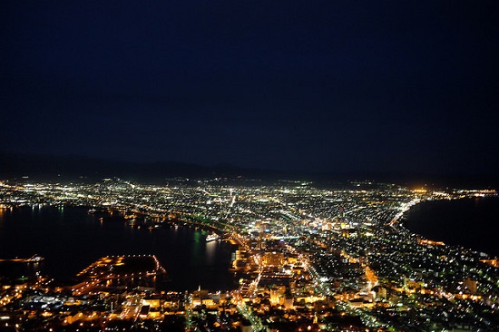 Pemandangan kota Hakodate malam hari dari atas Gunung Hakodate