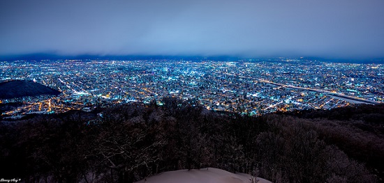 Pemandangan kota Sapporo dari atas Gunung Moiwa