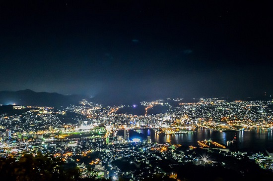 Pemandangan malam Nagasaki