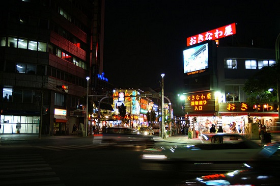 Pemandangan malam Okinawa Kokusai dori