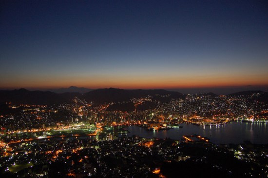 Pemandangan malam dari Gunung Inasayama Nagasaki