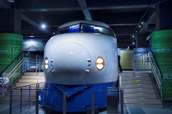 Replika Shinkansen seri 0 di Museum Kawasaki World Kobe