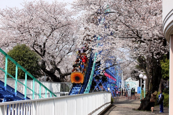 Roller coaster di Taman Bermain Toshimaen