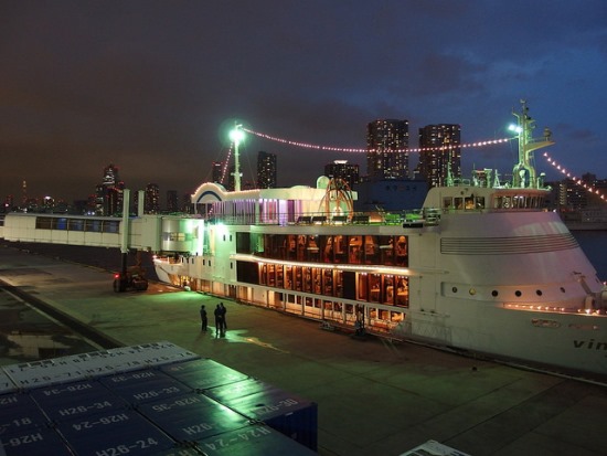 Romantic Boat dalam jalur Tokyo Cruise