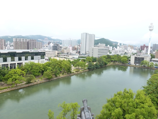 Suasana dari lantai teratas Hiroshima Castle