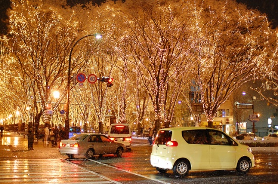 Suasana jalan saat Iluminasi Sendai Hikari Pageant