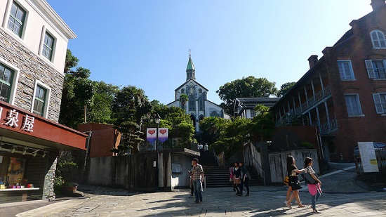Toko di depan pintu masuk Gereja Oura Nagasaki