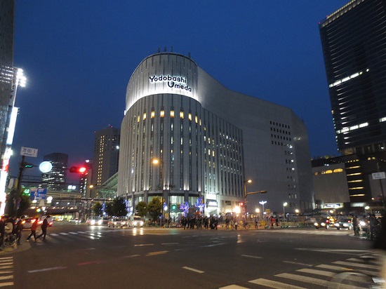 Yodobashi di Pusat Perbelanjaan sekitar Umeda