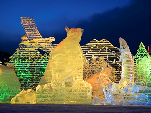Suasana Sapporo Illumination : Pahatan dari es