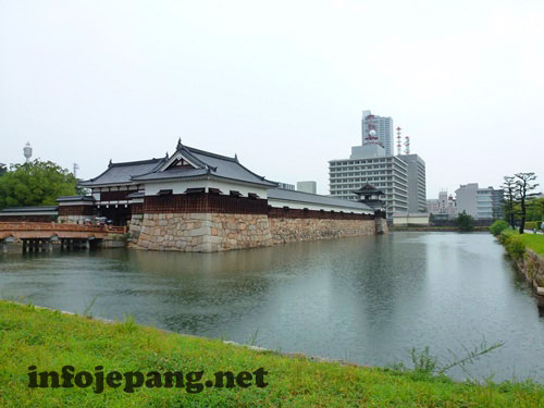 Halaman luar Hiroshima Castle