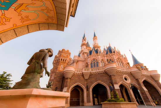 Panorama Tokyo Disneyland Istana Cinderella