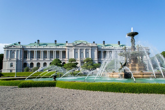 Air Mancur di depan Akasaka Palace