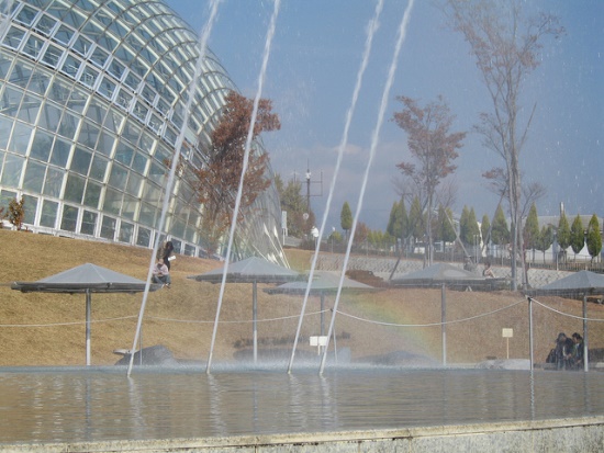Air mancur dan kolam di Kebun Buah Fuefukigawa