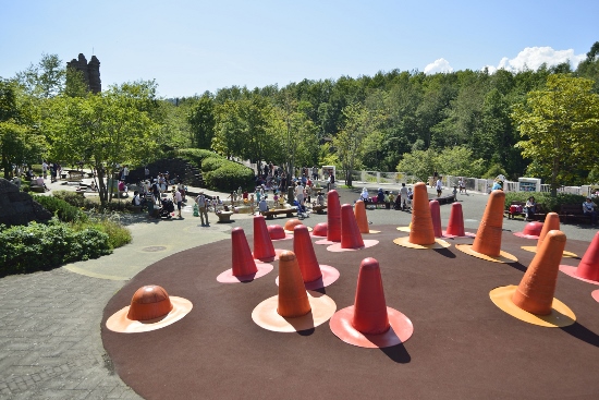 Area permainan di Takino Suzuran Hillside Park