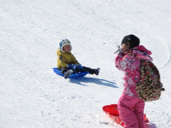 Arena bermain anak-anak di Resort Ski Biwako Valley
