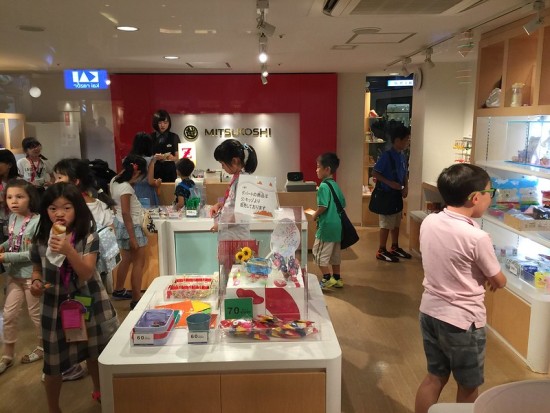 Berbelanja di Kidzania Tokyo