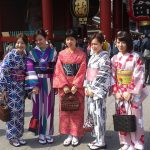 Berfoto dengan kimono di Asakusa