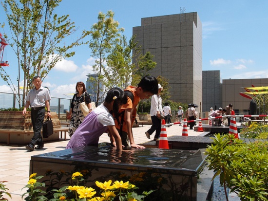 Bermain di Tenku no Koen Stasiun Osaka