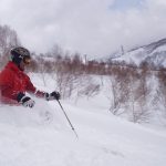 Bermain ski di Resort Ski Kagura