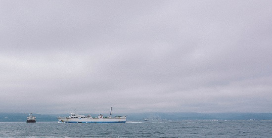 Bersantai melihat kapal dari Pelabuhan Hakodate