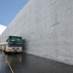 Bus yang melewati Tateyama Kurobe Alpine Route
