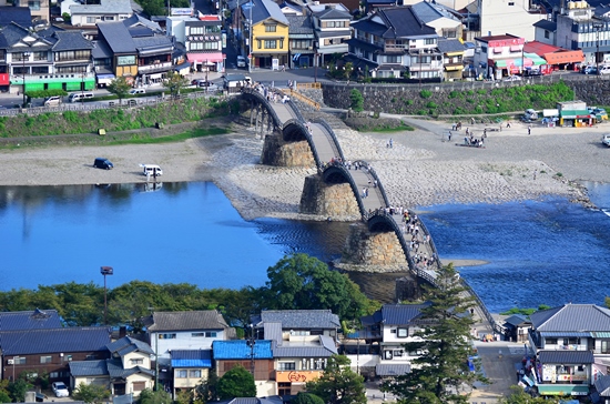 Foto Kintai Bridge dari Kastil Iwakuni