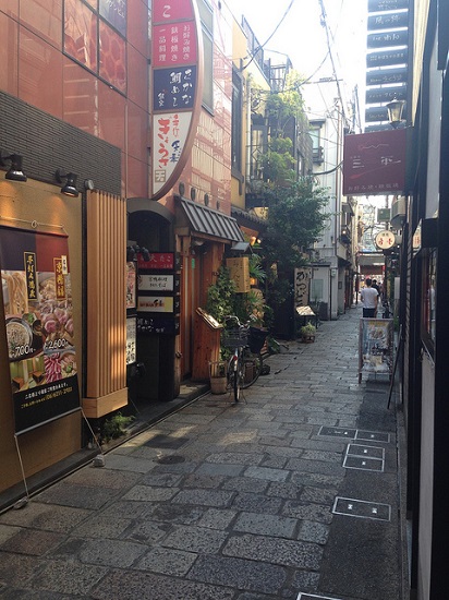 Gang sempit di Hozenji Yokocho Osaka