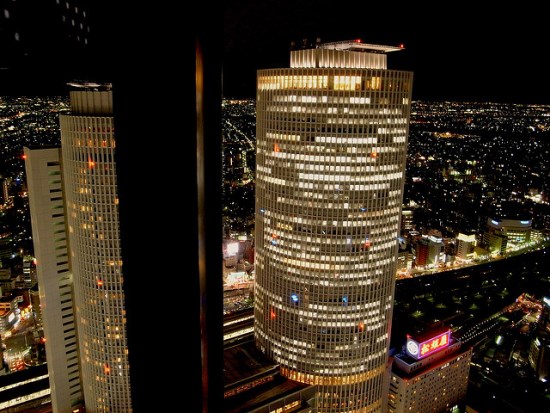 Gedung JR Central Towers dari Midland Square