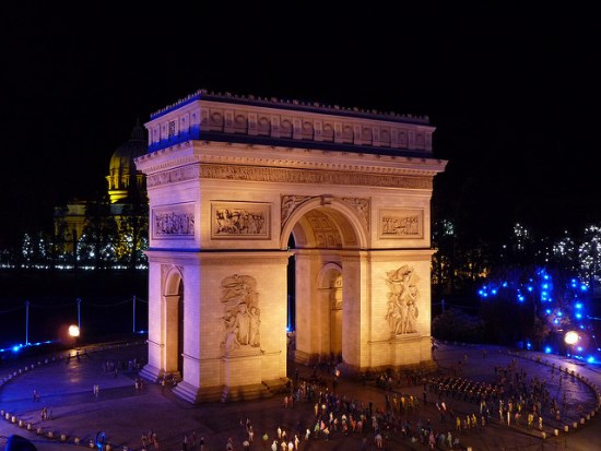 Gerbang Arc De Triomphe di Tobu World Square