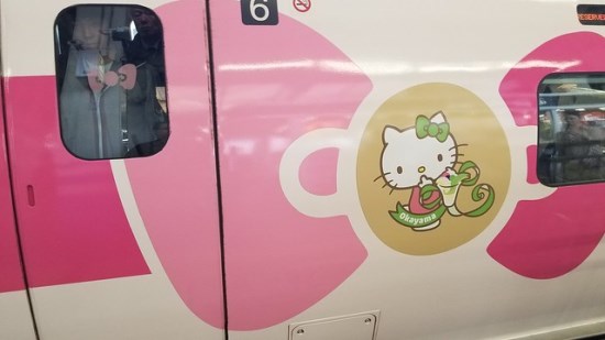 Gerbong Hello Kitty Shinkansen
