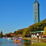 Higashiyama Sky Tower dari danau buatan