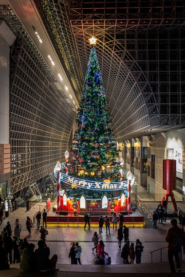 Iluminasi Natal di Stasiun Kereta Kyoto