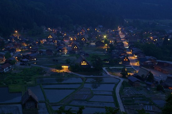 Iluminasi di Shirakawa-go