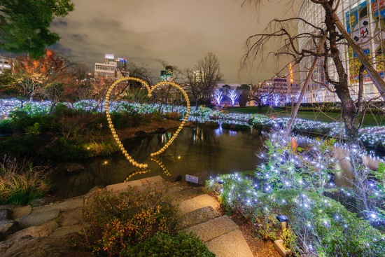 Iluminasi musim dingin di Mori Garden