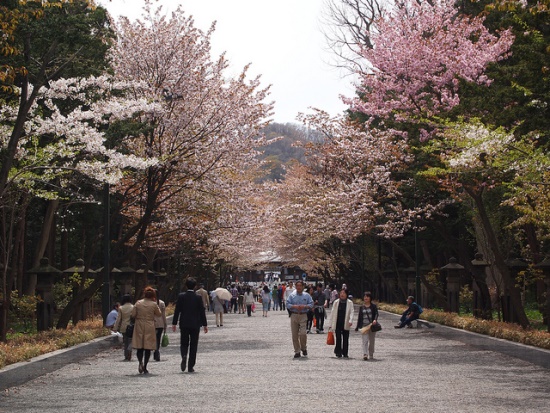 Jalan masuk ke Kuil Hokkaido