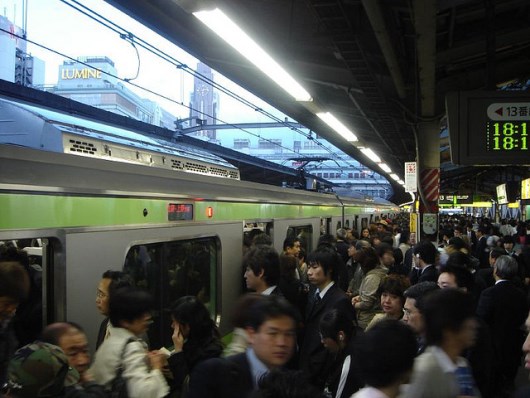 Jam padat kereta di Tokyo