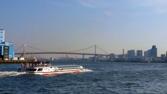 Jembatan Rainbow Bridge di jalur Tokyo Cruise